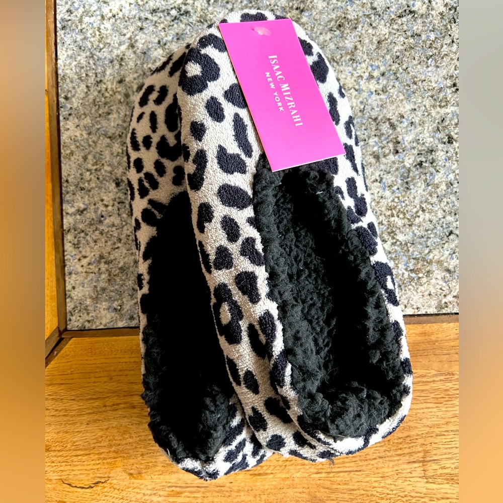 Isaac Mizrahi leopard print slippers